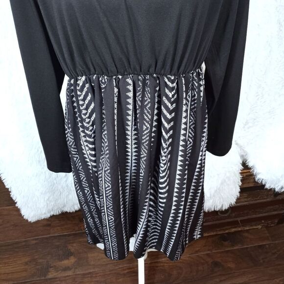 SHEIN CURVE BLACK & WHITE DRESS SZ.1XL EUC - Picture 4 of 10